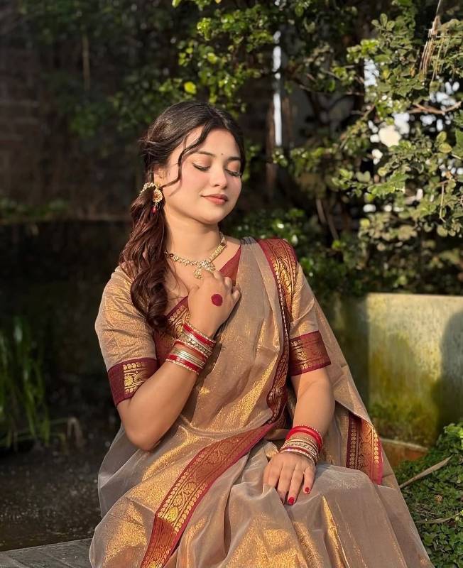 এলিগেন্ট ল্যামা সিল্ক গোল্ডেন শাড়ি